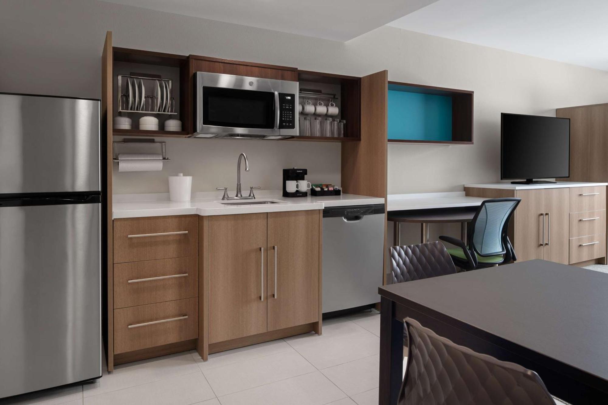Home2 Suites By Hilton Des Moines At Drake University Exteriör bild