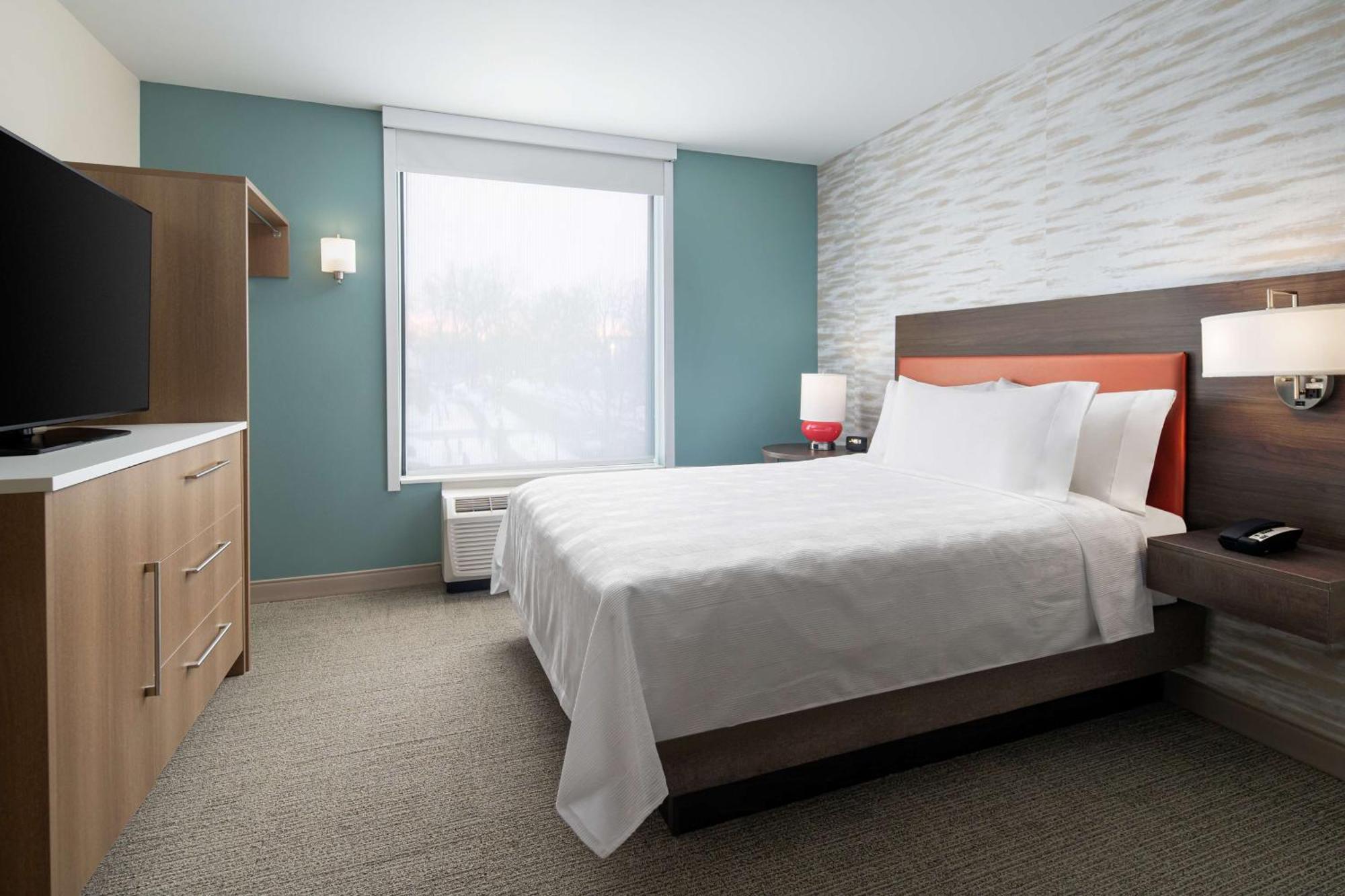 Home2 Suites By Hilton Des Moines At Drake University Exteriör bild