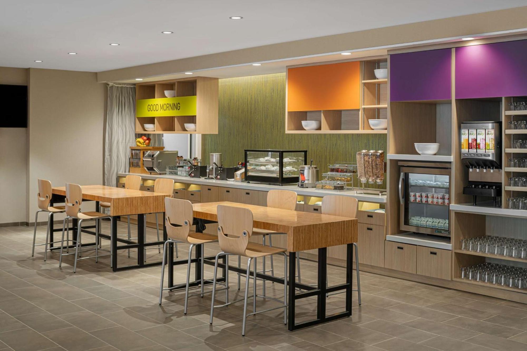 Home2 Suites By Hilton Des Moines At Drake University Exteriör bild