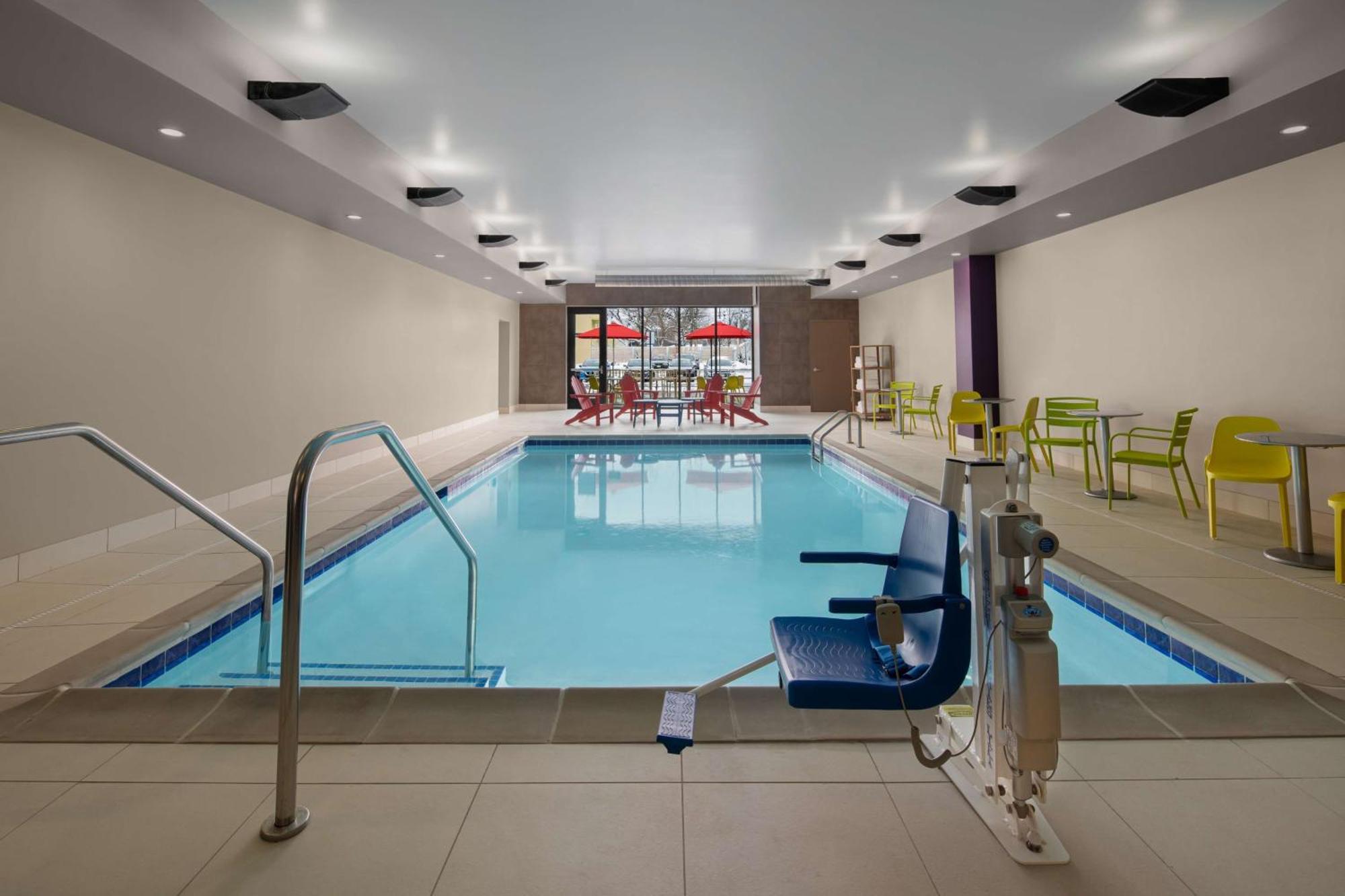 Home2 Suites By Hilton Des Moines At Drake University Exteriör bild