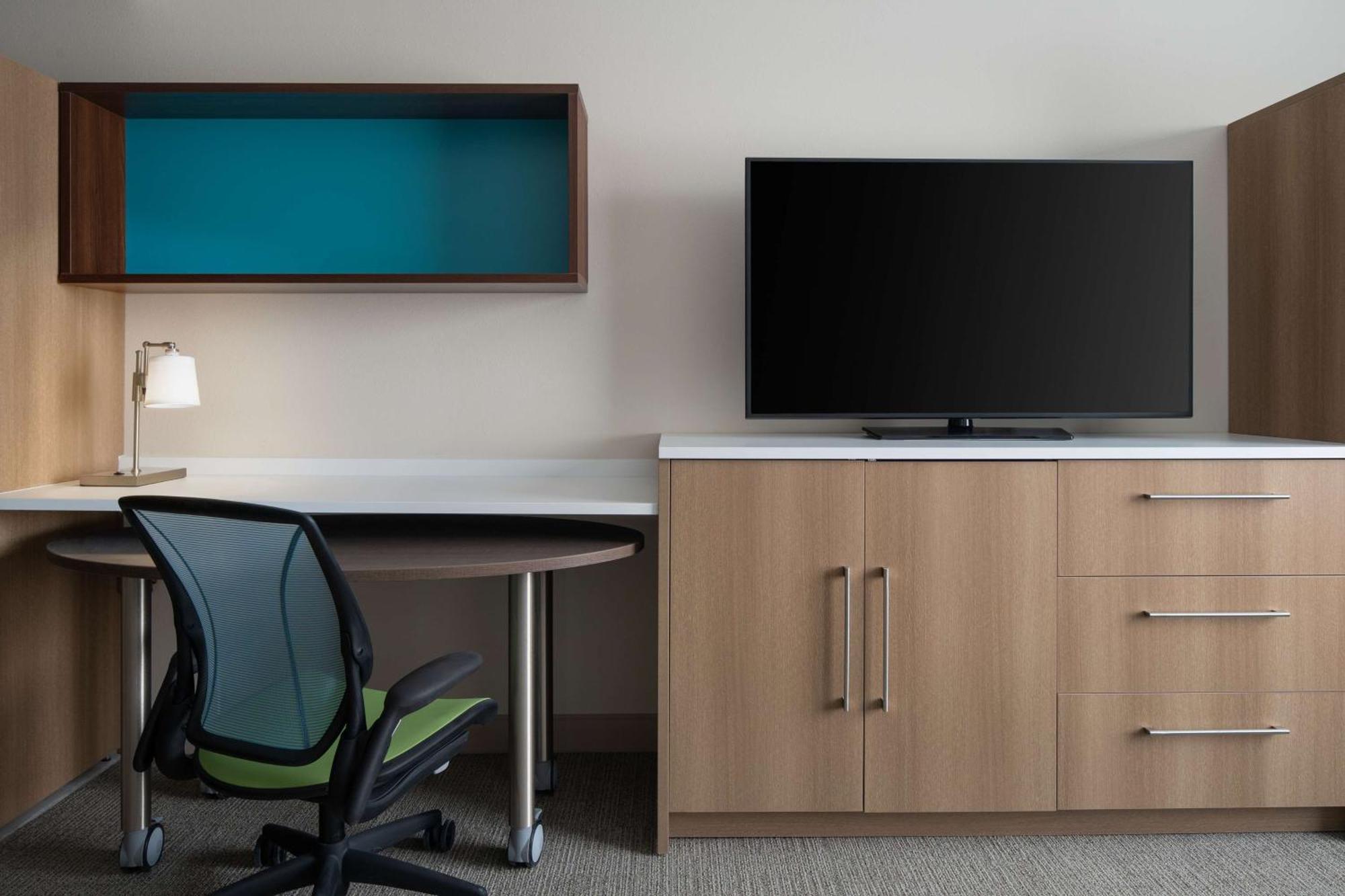 Home2 Suites By Hilton Des Moines At Drake University Exteriör bild