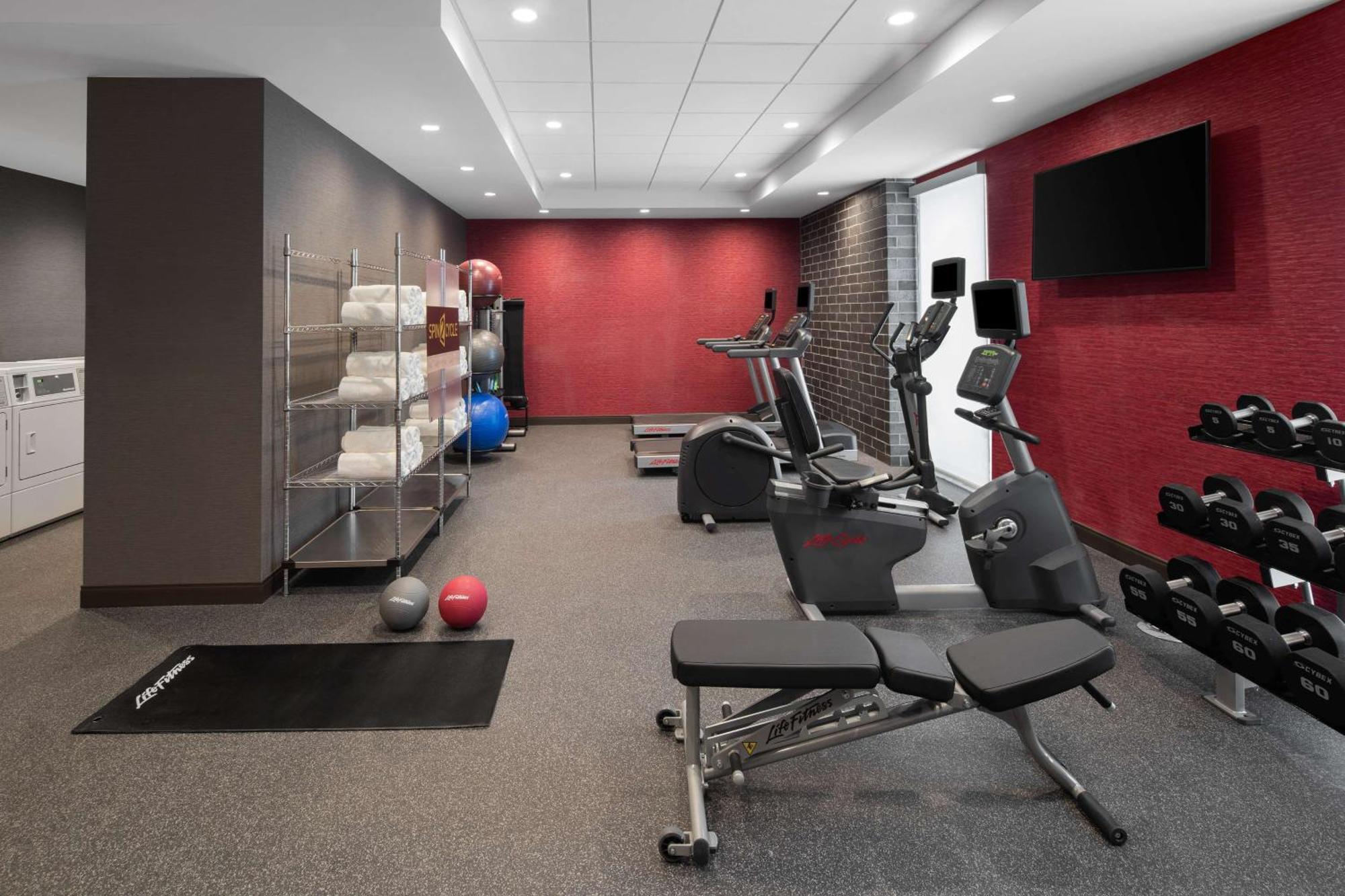 Home2 Suites By Hilton Des Moines At Drake University Exteriör bild