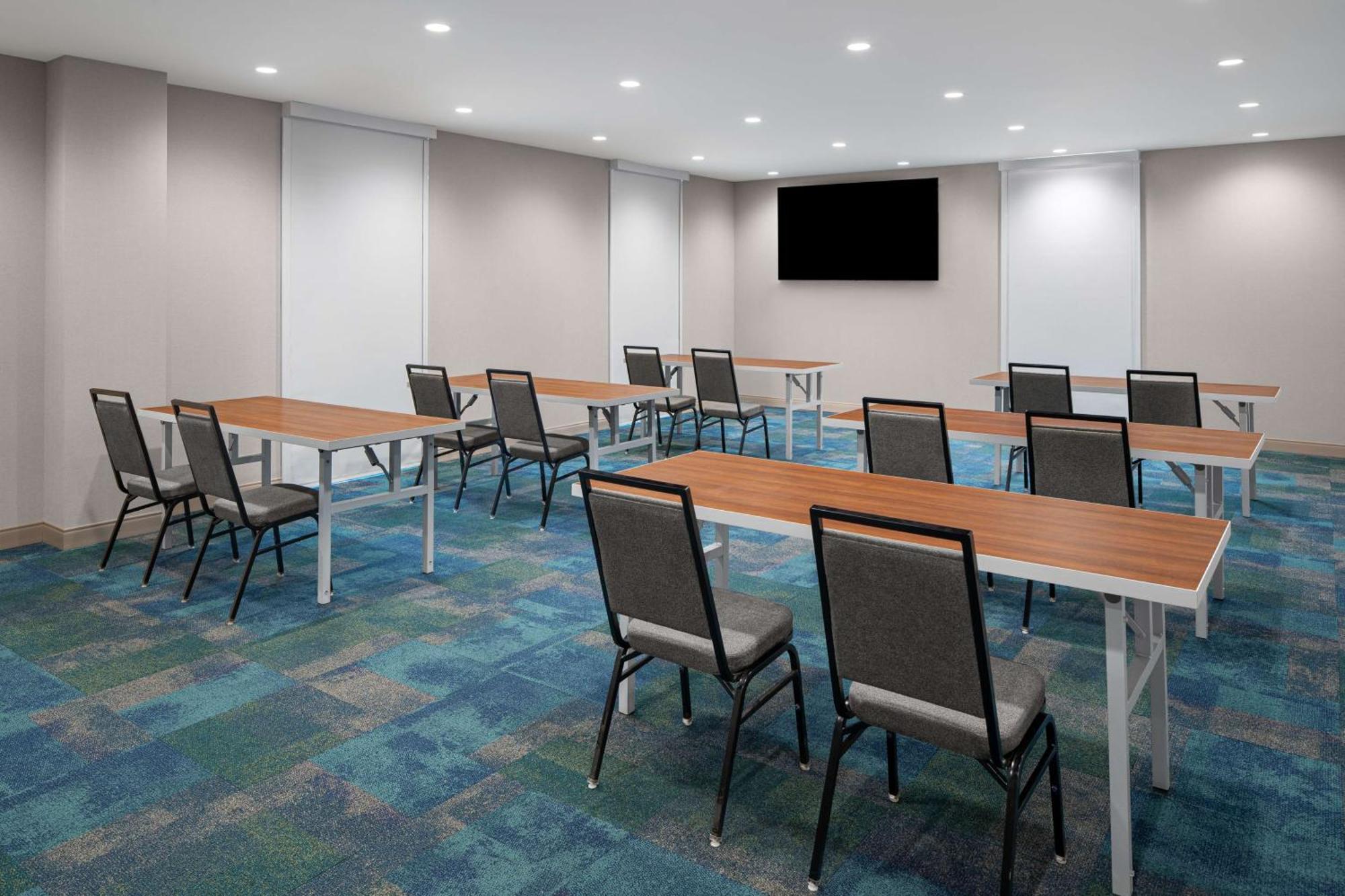 Home2 Suites By Hilton Des Moines At Drake University Exteriör bild